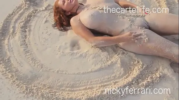 XXX Nicky Ferrari tomando el sol desnuda en el Caribemega film