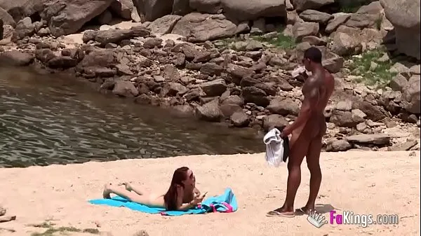 XXX The massive cocked black dude picking up on the nudist beach. So easy, when you're armed with such a blunderbuss मेगा मूवीज़