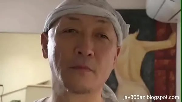 XXXyoung horny wife has a painter fucker behind husband大型电影