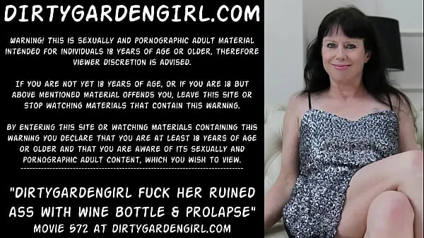 XXX Dirtygardengirl fucking her ruined ass with two wine bottles big and bigger. Then prolapse megaelokuvaa