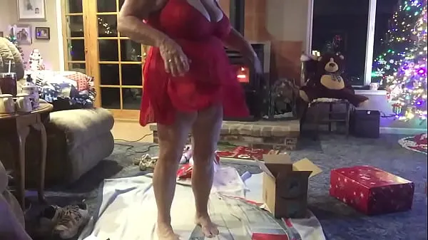 XXX Wife opening a Christmas present 2019 메가 영화
