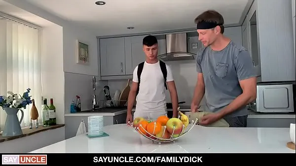 XXX FamilyDick - Receiving A Dick And Foot Massage From Stepson أفلام ضخمة