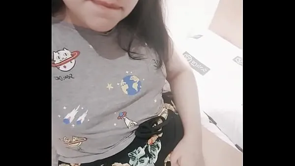 XXX Cute petite girl records a video masturbating - Hana Lily megaelokuvaa