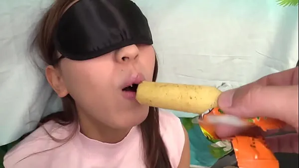 XXX If she can guess all the contents of her mouth while blindfolded, she gets a prize! Mai is 20 years old and a modern gal who takes up the mission! She can tell the taste of a bar ภาพยนตร์ขนาดใหญ่