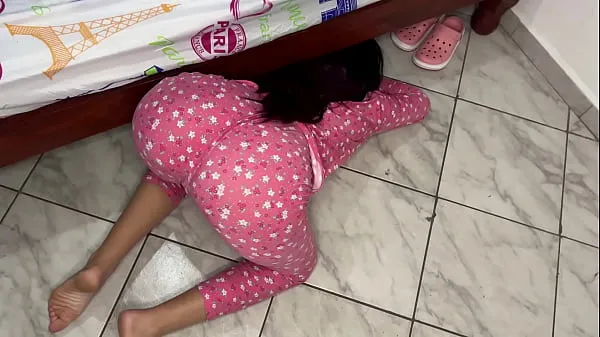 XXX I Trick my Beautiful Stepdaughter into Looking Under the Bed to See Her Big Ass میگا موویز